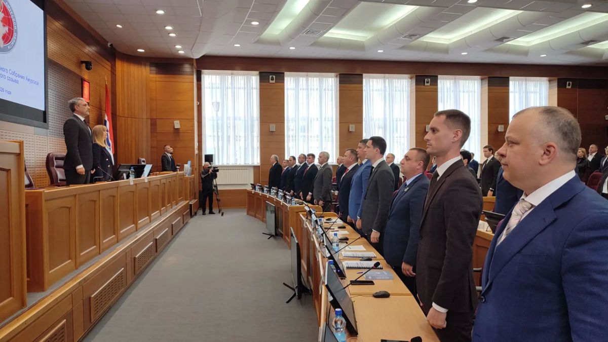 Новое заседание регионального парламента началось с приветствия губернатора Василия Орлова, депутата Государственной думы РФ Вячеслава Логинова и сенатора Совета Федерации Артема Шейкина. Глава региона отметил достойную явку... Новое заседание регионального парламента началось с приветствия губернатора Василия Орлова, депутата Государственной думы РФ Вячеслава Логинова и сенатора Совета Федерации Артема Шейкина. Глава региона отметил достойную явку...