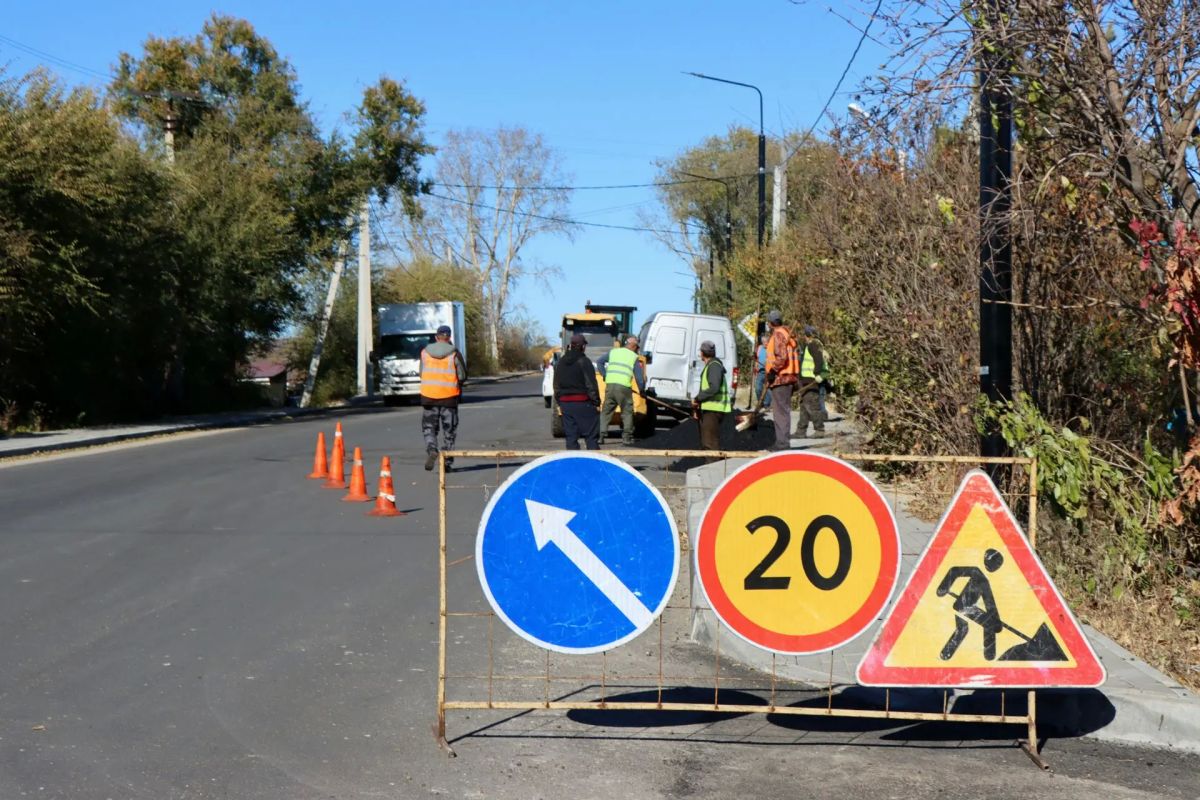 Более 1,5 км улицы Чехова отремонтировали в Белогорске досрочно Более 1,5 км улицы Чехова отремонтировали в Белогорске досрочно