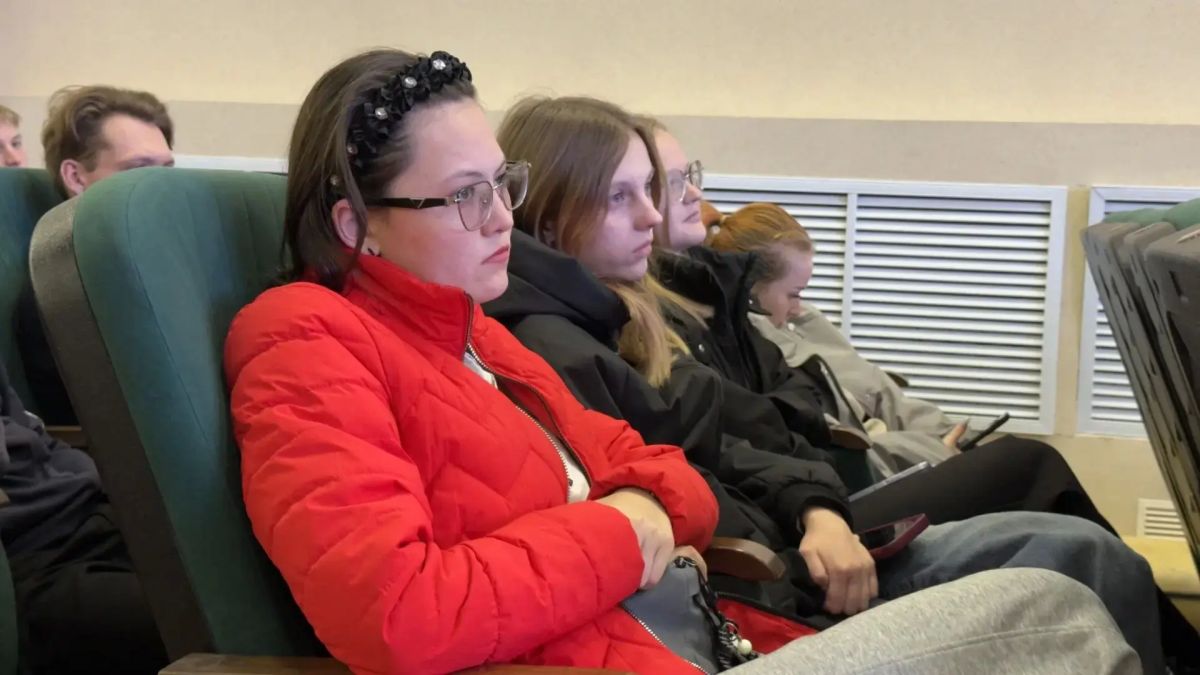 Вчера студенты Дальневосточного ГАУ узнали о программе стажировок при Правительстве Амурской области «Кадры решают» Вчера студенты Дальневосточного ГАУ узнали о программе стажировок при Правительстве Амурской области «Кадры решают»