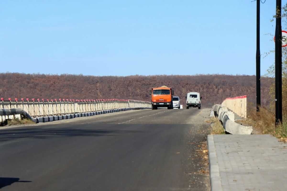 Более 1,5 км улицы Чехова отремонтировали в Белогорске досрочно Более 1,5 км улицы Чехова отремонтировали в Белогорске досрочно