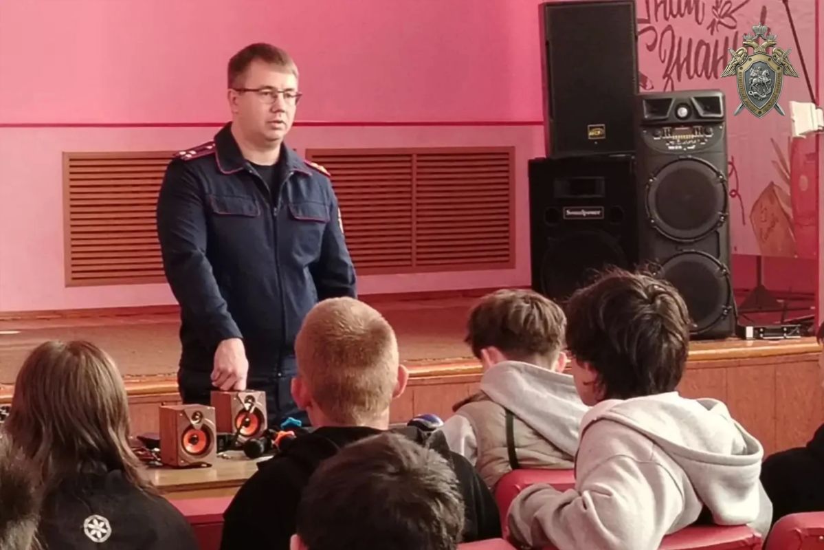 В Райчихинске руководитель следственного отдела обсудил со студентами правила безопасности и риски вовлечения в преступную деятельность В Райчихинске руководитель следственного отдела обсудил со студентами правила безопасности и риски вовлечения в преступную деятельность