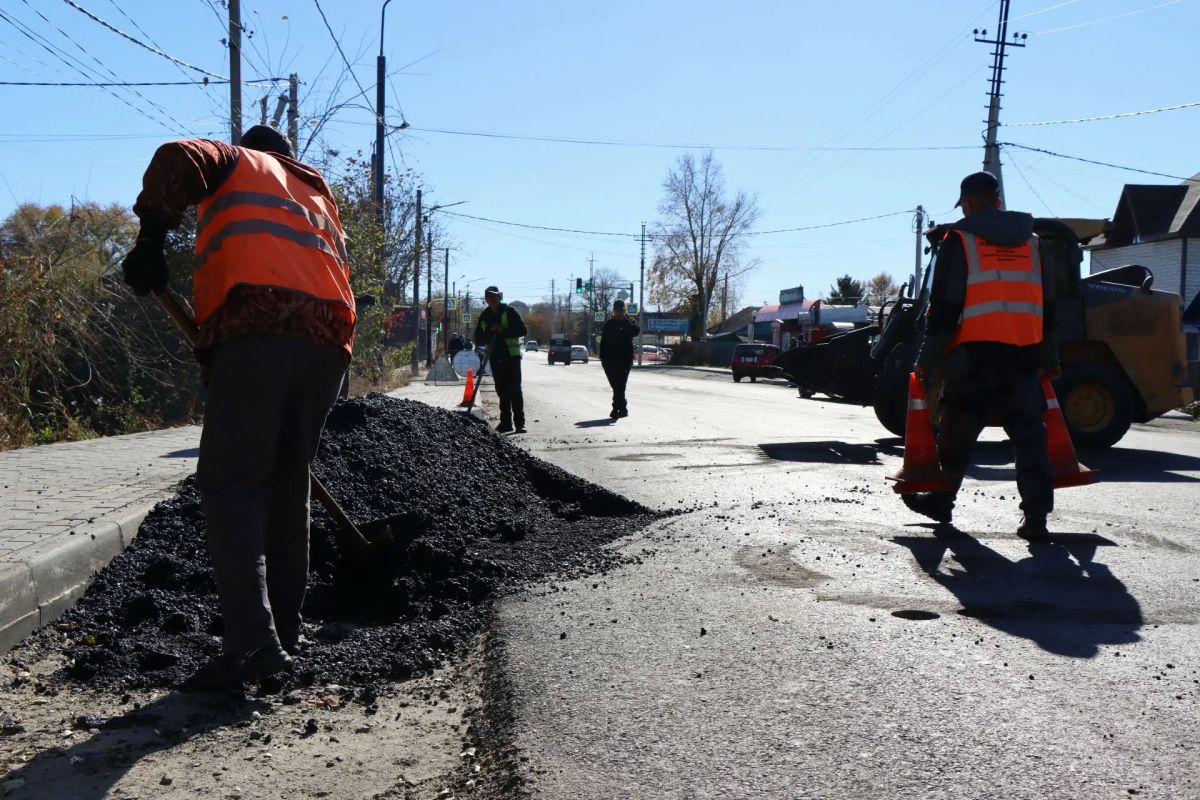 Более 1,5 км улицы Чехова отремонтировали в Белогорске досрочно Более 1,5 км улицы Чехова отремонтировали в Белогорске досрочно