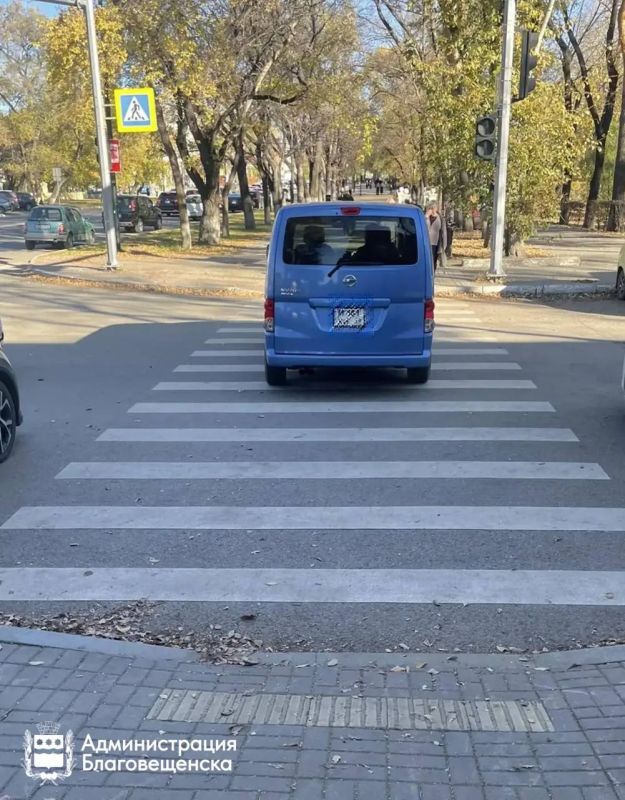 Газоны и пешеходные переходы — не парковка: в Благовещенске продолжают ловить самых "ловких" и "умелых" мастеров парковки Газоны и пешеходные переходы — не парковка: в Благовещенске продолжают ловить самых "ловких" и "умелых" мастеров парковки