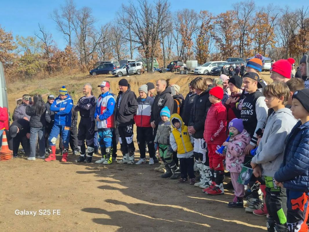 Амурские мотокроссмены завершили соревновательный сезон! Последний гоночный уик-энд состоялся в эти выходные на мототрассе села Чигири Амурские мотокроссмены завершили соревновательный сезон! Последний гоночный уик-энд состоялся в эти выходные на мототрассе села Чигири