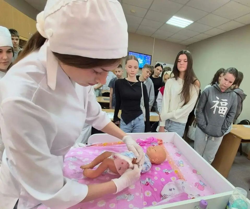 Более 450 школьников Приамурья узнали, каково это – быть медиком Более 450 школьников Приамурья узнали, каково это – быть медиком