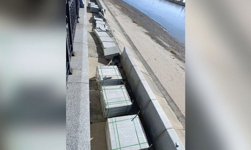 В Благовещенске готовят к ремонту участок набережной Амура, куда в июле врезалась китайская баржа