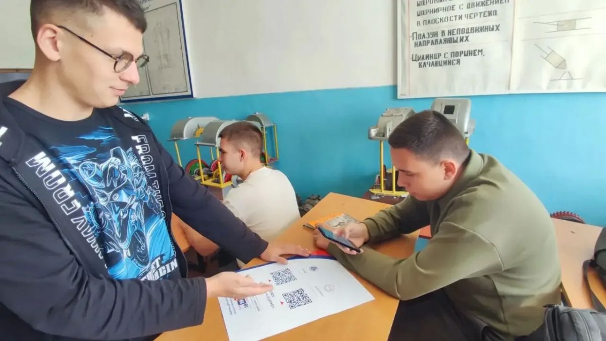 Вчера в университете, сегодня в составе избирательной комиссии: как члены «молодёжки» принимали участие в выборах-2026 Вчера в университете, сегодня в составе избирательной комиссии: как члены «молодёжки» принимали участие в выборах-2026