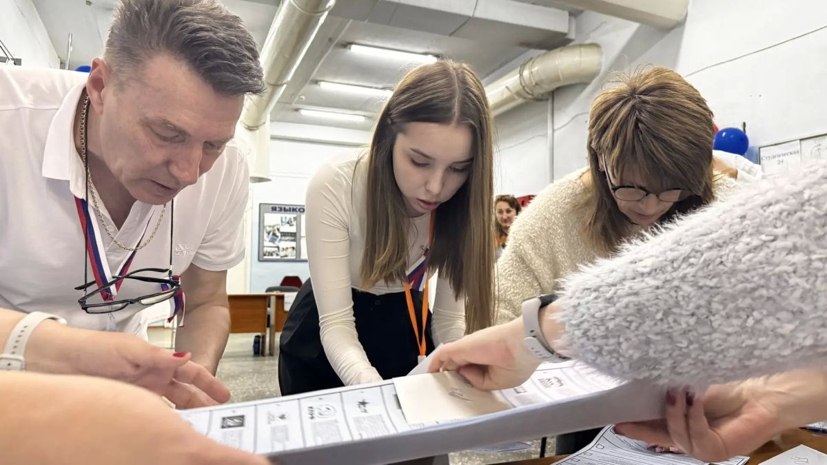 Вчера в университете, сегодня в составе избирательной комиссии: как члены «молодёжки» принимали участие в выборах-2026 Вчера в университете, сегодня в составе избирательной комиссии: как члены «молодёжки» принимали участие в выборах-2026