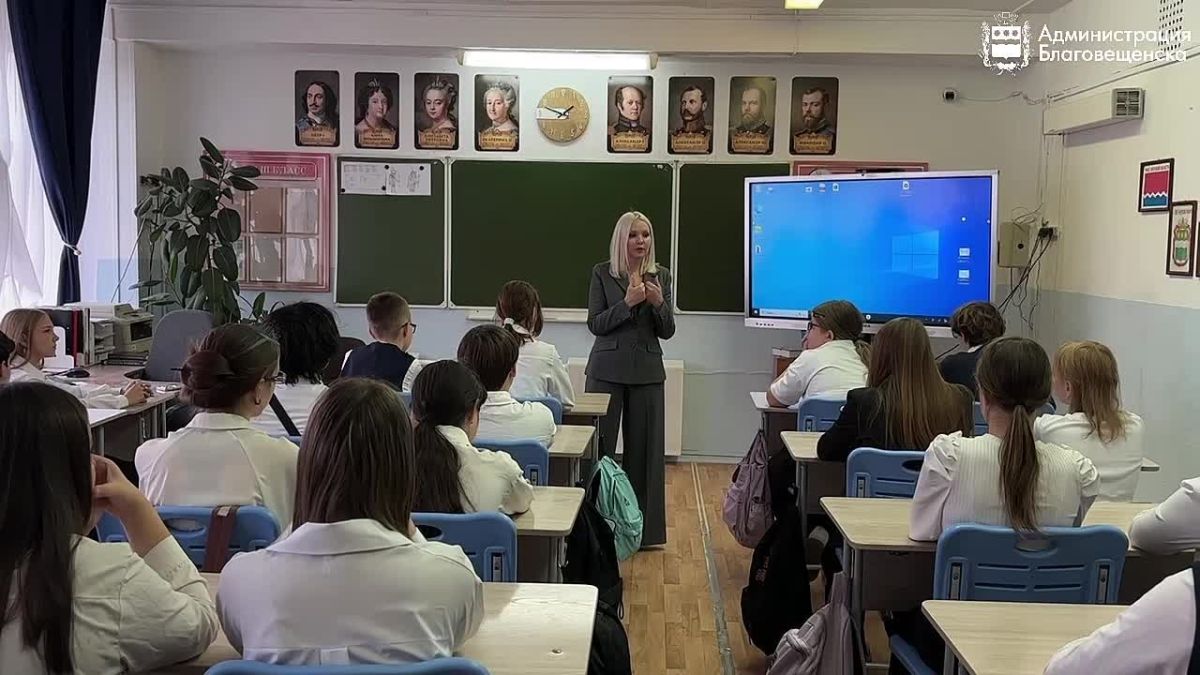 В 10 школе прошла необычная 15-минутка: заместитель мэра Вития Хопатько рассказала как правильно ввести себя в сети