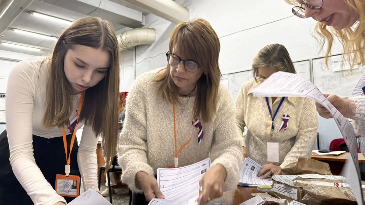 Вчера в университете, сегодня в составе избирательной комиссии: как члены «молодёжки» принимали участие в выборах-2026 Вчера в университете, сегодня в составе избирательной комиссии: как члены «молодёжки» принимали участие в выборах-2026