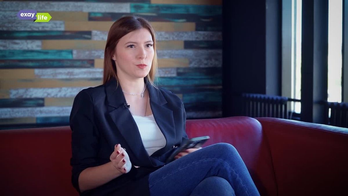 «Мне очень хочется, чтобы люди задыхались от восхищения»: Анастасия Кора-Белоусова о переезде в Петербург, поездках в Благовещенск и работе экскурсоводом