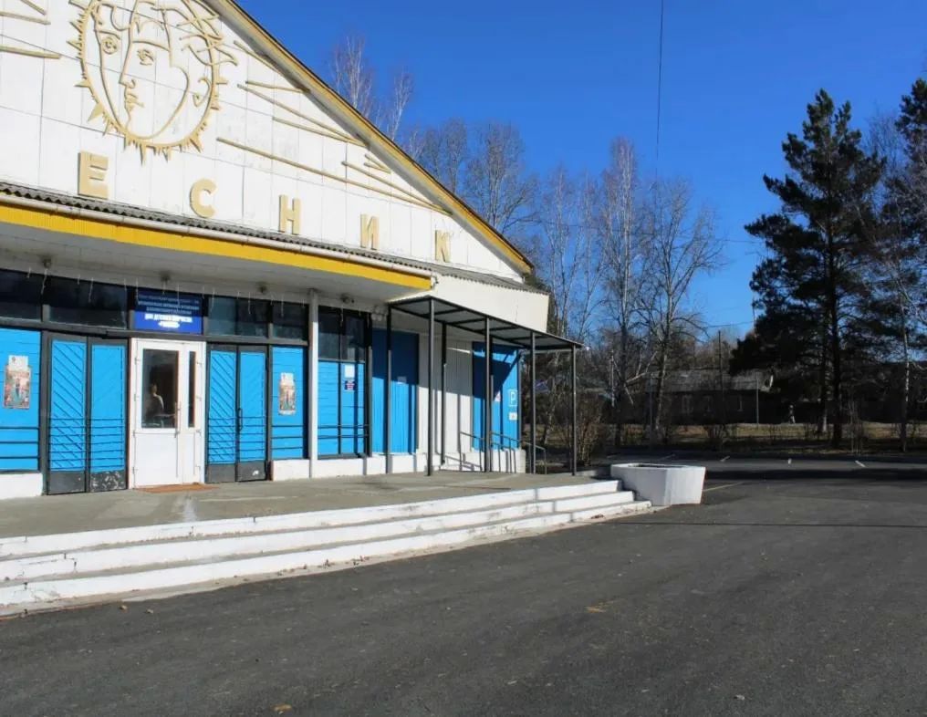 В Зее завершается благоустройство территории у Дома детского творчества «Ровесник» В Зее завершается благоустройство территории у Дома детского творчества «Ровесник»