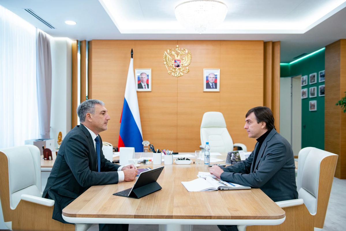 Василий Орлов: Вместе с Министром просвещения РФ Сергеем Кравцовым обсудили подготовку специалистов под запросы конкретных предприятий и создание в регионе новых образовательных кластеров по федеральному проекту...