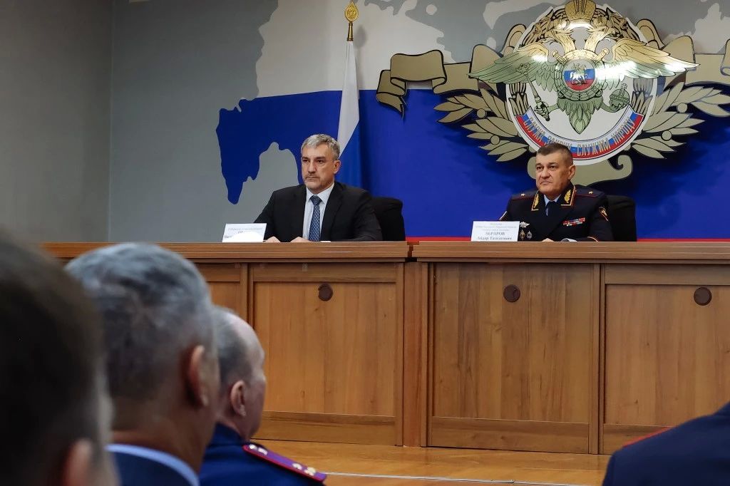 Василий Орлов: Поздравил со вступлением в должность руководителя Управления МВД России по Амурской области Айдара Абрарова Василий Орлов: Поздравил со вступлением в должность руководителя Управления МВД России по Амурской области Айдара Абрарова