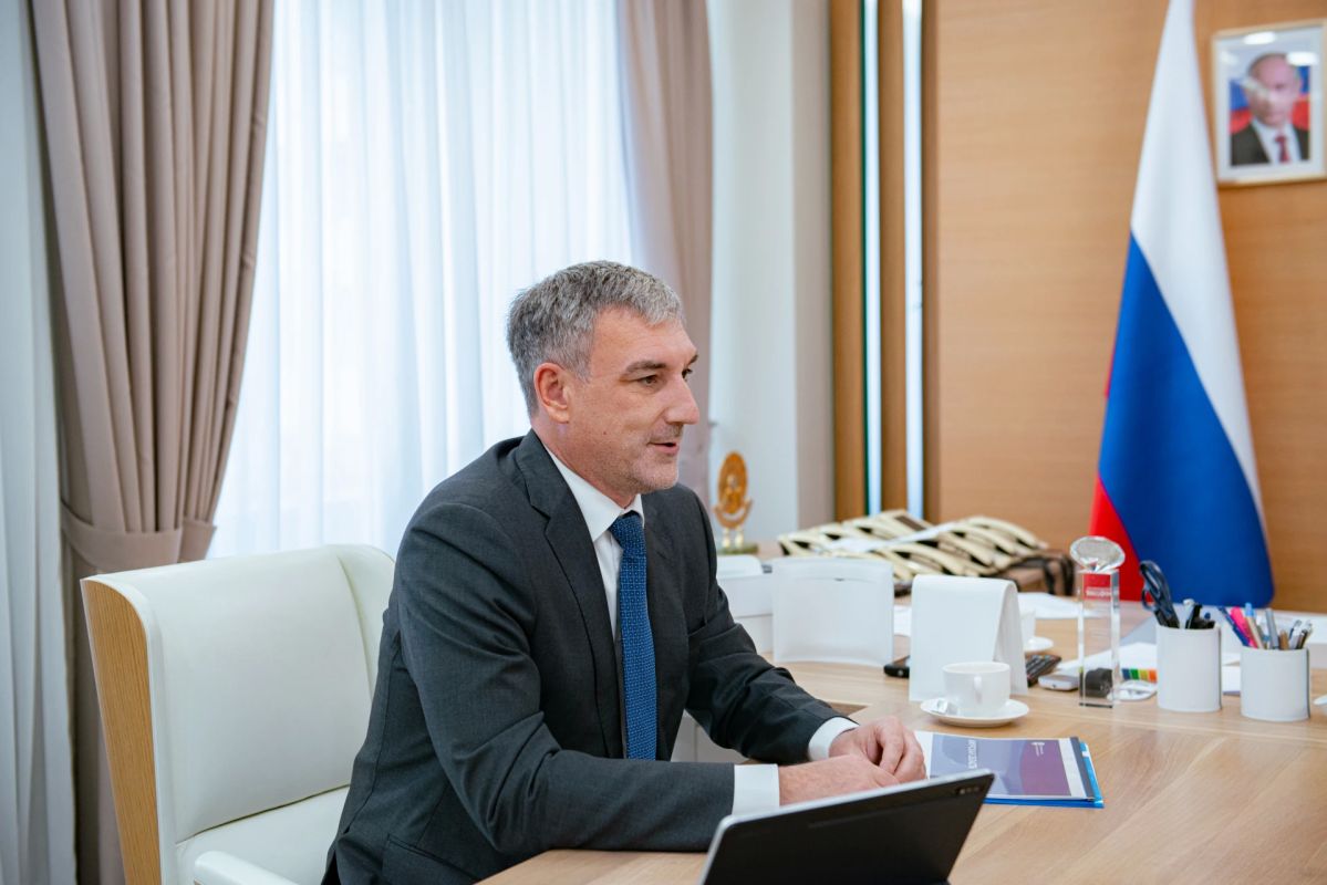 Василий Орлов: Вместе с Министром просвещения РФ Сергеем Кравцовым обсудили подготовку специалистов под запросы конкретных предприятий и создание в регионе новых образовательных кластеров по федеральному проекту... Василий Орлов: Вместе с Министром просвещения РФ Сергеем Кравцовым обсудили подготовку специалистов под запросы конкретных предприятий и создание в регионе новых образовательных кластеров по федеральному проекту...
