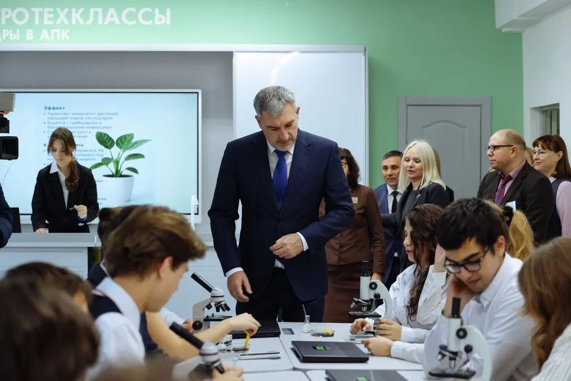 Василий Орлов: Оценил состояние стадиона школы № 12 в Благовещенске Василий Орлов: Оценил состояние стадиона школы № 12 в Благовещенске