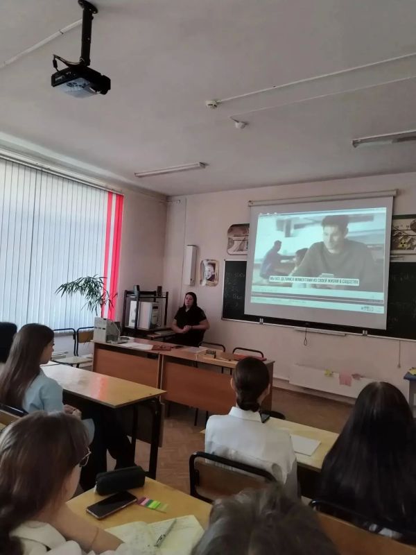 Тындинские транспортные полицейские провели для студентов ряд лекций на тему «Преступление против человечности — экстремизм и терроризм» Тындинские транспортные полицейские провели для студентов ряд лекций на тему «Преступление против человечности — экстремизм и терроризм»