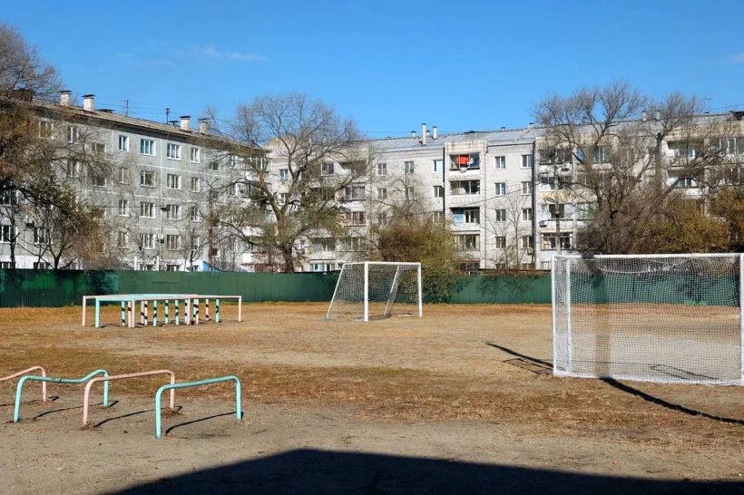 Василий Орлов поручил провести капремонт стадиона школы №12 в Благовещенске Василий Орлов поручил провести капремонт стадиона школы №12 в Благовещенске