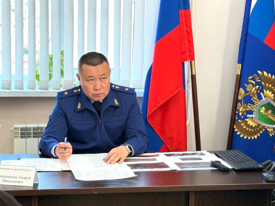 Прокурор Амурской области провел личный прием жителей Райчихинска: на контроле - вопросы медицины, благоустройства и соцподдержки Прокурор Амурской области провел личный прием жителей Райчихинска: на контроле - вопросы медицины, благоустройства и соцподдержки