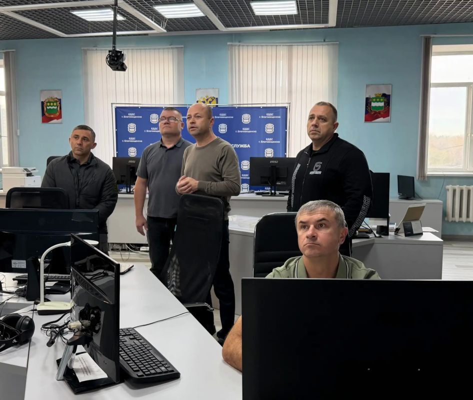 Выехал в ЕДДС, чтобы обсудить дальнейшее развитие системы видеонаблюдения в городе Выехал в ЕДДС, чтобы обсудить дальнейшее развитие системы видеонаблюдения в городе