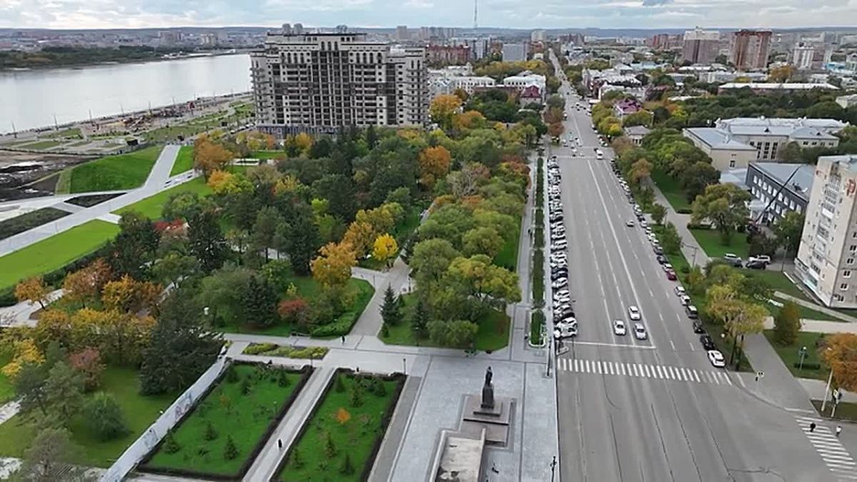 Многие наши подписчики знают своего земляка Александра Викулова — человека, который соединяет в себе творчество, визуальное искусство и гармонию тела