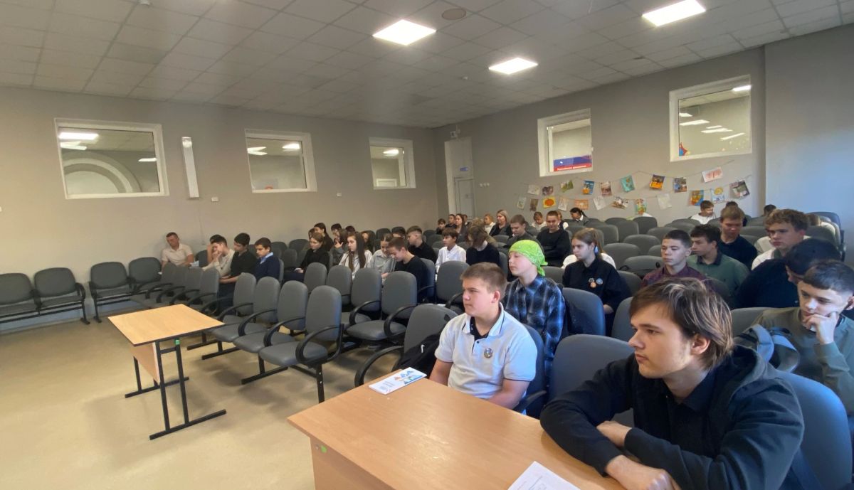 Консультанты Константиновского отдела Кадрового центра «Работа России» встретились с учениками Нижнеполтавской и Зеньковской школ Консультанты Константиновского отдела Кадрового центра «Работа России» встретились с учениками Нижнеполтавской и Зеньковской школ