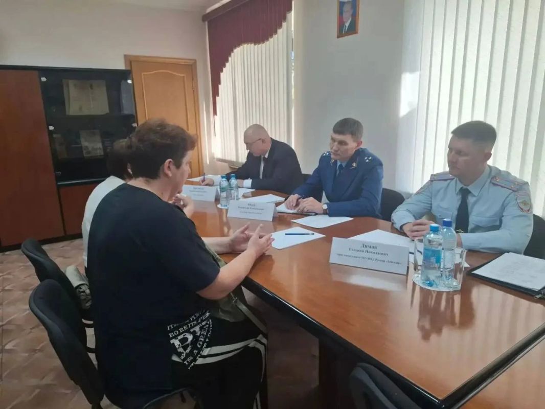 «Вопросы и решения». В Зейском муниципальном округе состоялся прием граждан «Вопросы и решения». В Зейском муниципальном округе состоялся прием граждан