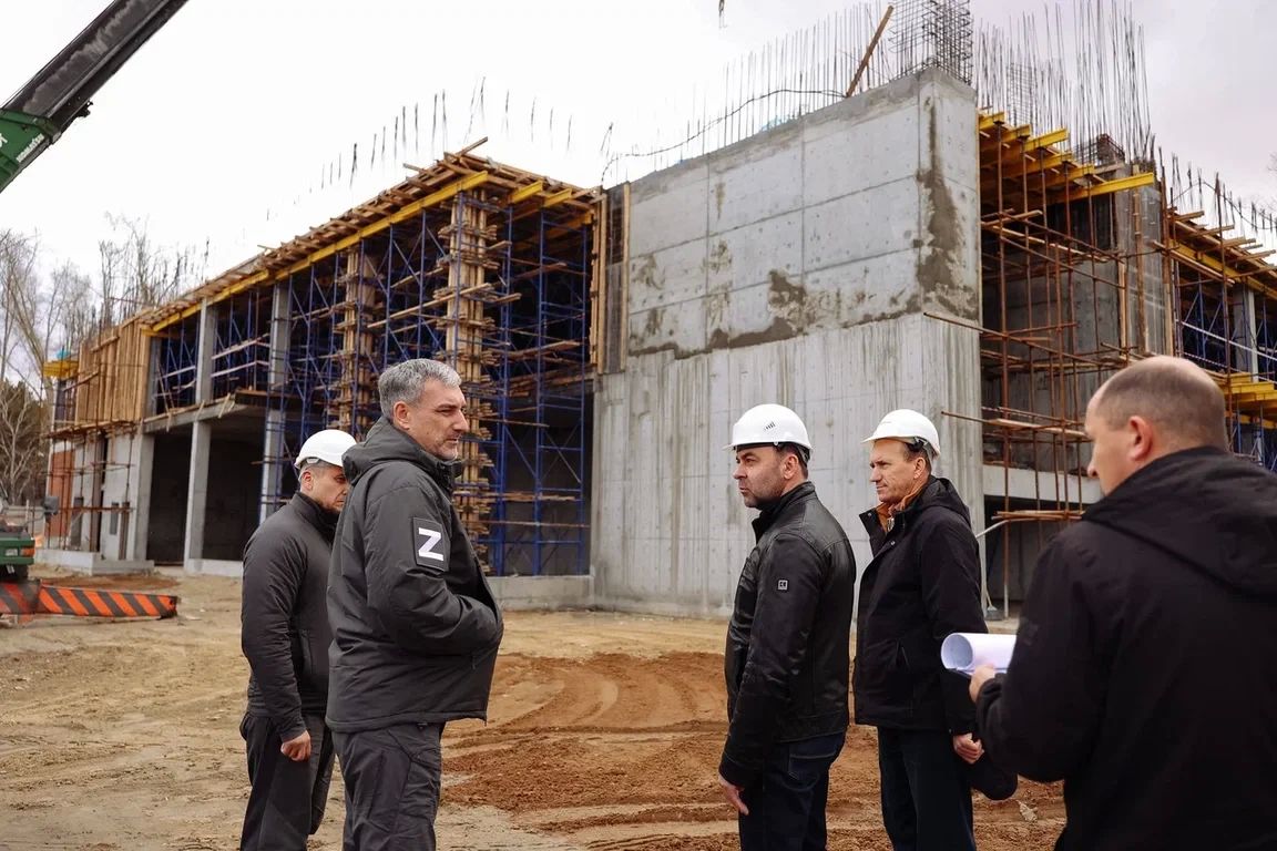 Губернатор Василий Орлов оценил ход реализации крупных проектов в поселке Серышево Губернатор Василий Орлов оценил ход реализации крупных проектов в поселке Серышево