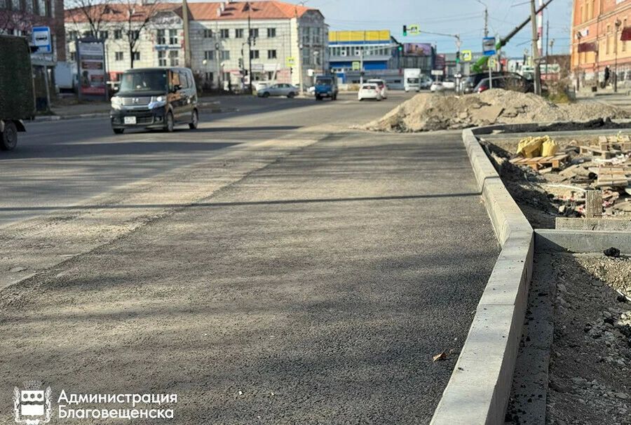 В Благовещенске обустраивают автобусную остановку на Пролетарской, 105 – в районе пересечения с Мухина