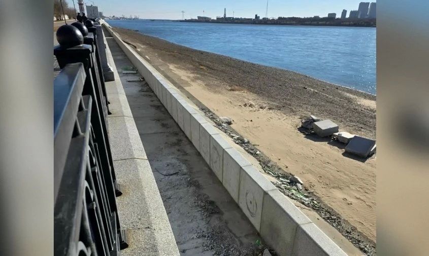 В Благовещенске восстановили участок набережной Амура, куда летом врезалась китайская баржа
