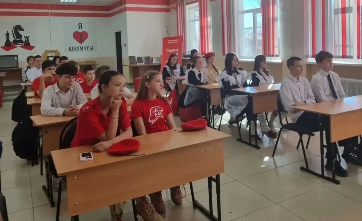 Следователи рассказали амурским школьникам о «Днях белых журавлей» Следователи рассказали амурским школьникам о «Днях белых журавлей»