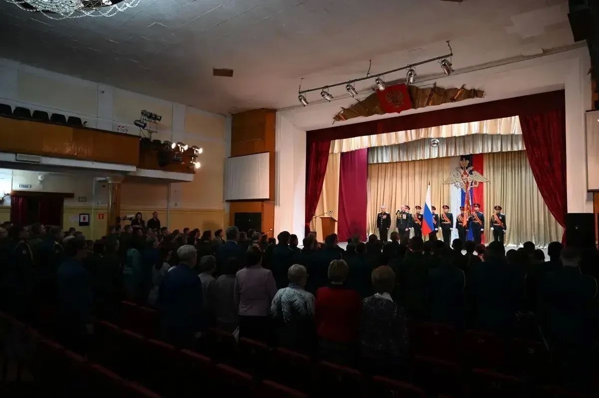 35-я армия стала гвардейской: в Белогорске прошла торжественная церемония 35-я армия стала гвардейской: в Белогорске прошла торжественная церемония