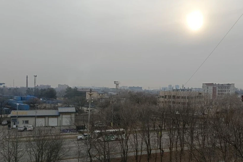 Благовещенцам объяснили причину утренней дымки над городом