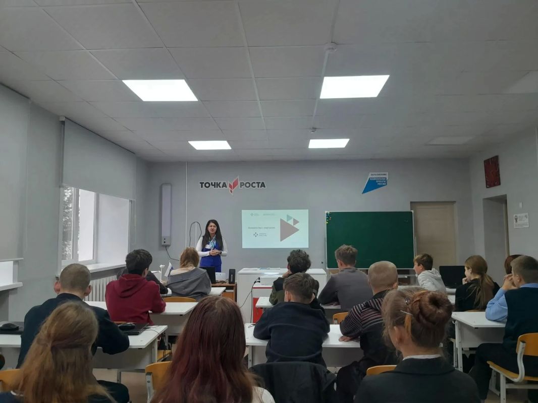 В школе села Большая Сазанка прошел информационный день В школе села Большая Сазанка прошел информационный день