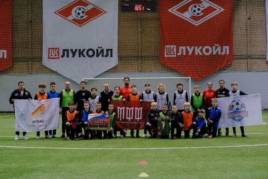 Амурские футболисты провели товарищеские матчи с ведущими клубами России Амурские футболисты провели товарищеские матчи с ведущими клубами России