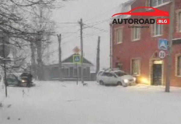 Множество ДТП произошло на заваленных снегом улицах Благовещенска
